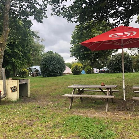 Camping Au Lac Du Drennec Glamping Tent Commana Extérieur photo