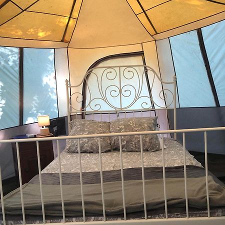 Camping Au Lac Du Drennec Glamping Tent Commana Extérieur photo